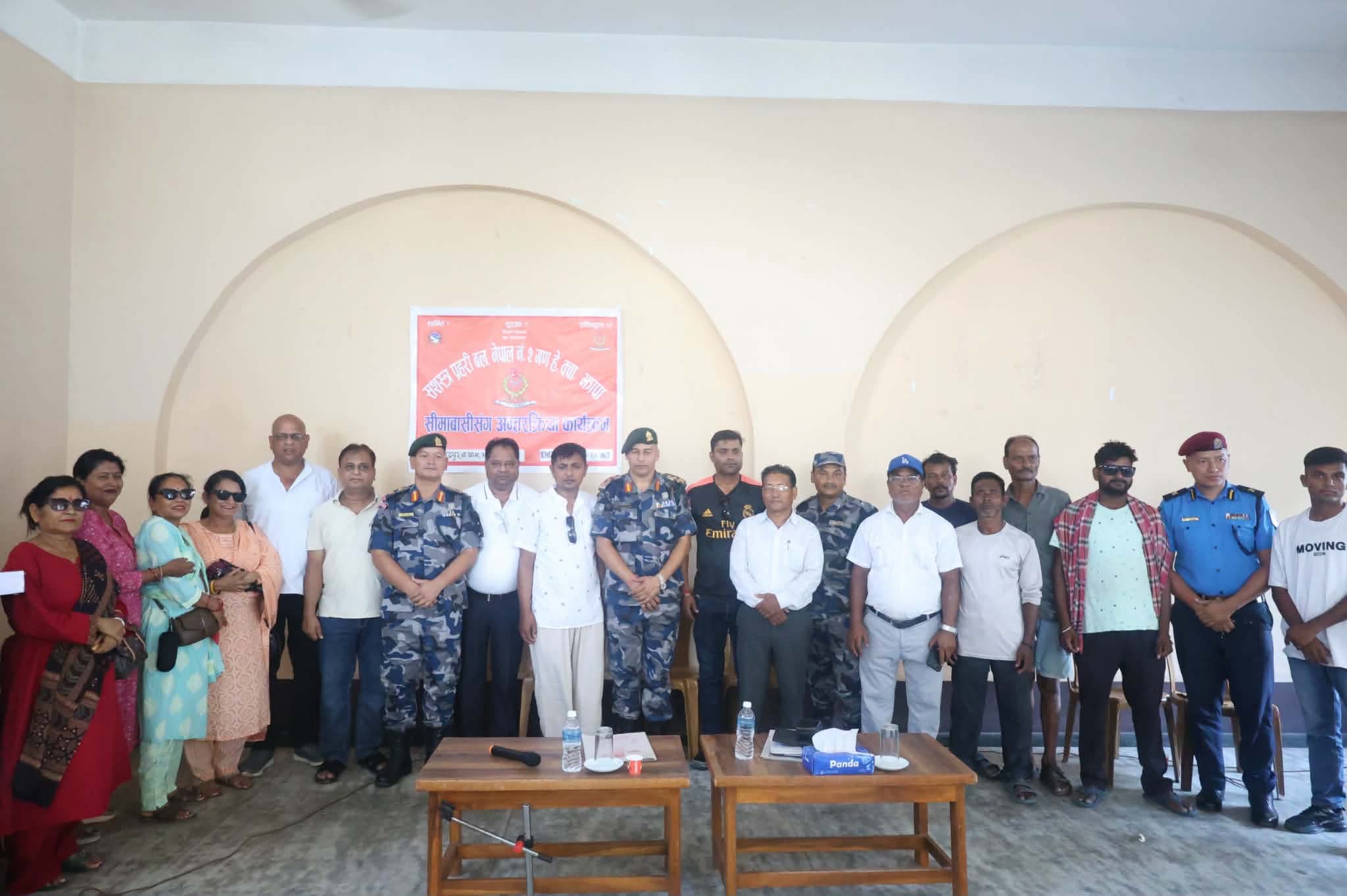 सीमाबासीसँग अन्तरक्रिया गर्दै सशस्त्र प्रहरी, थाल्यो सीमा सुरक्षा सुदृढीकरणको पहल